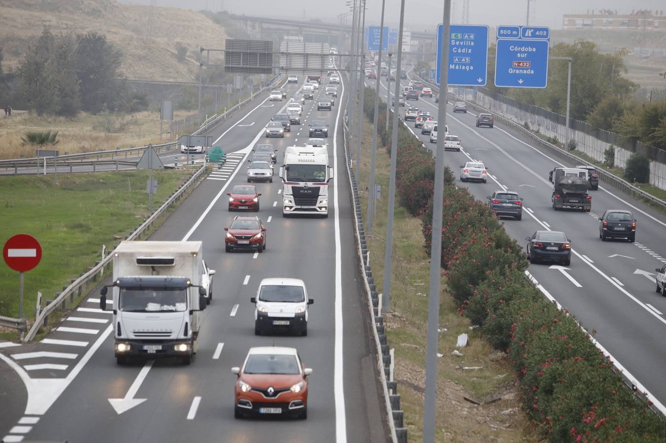 Paro del transporte en Córdoba, imágenes de un arranque sin incidencias
