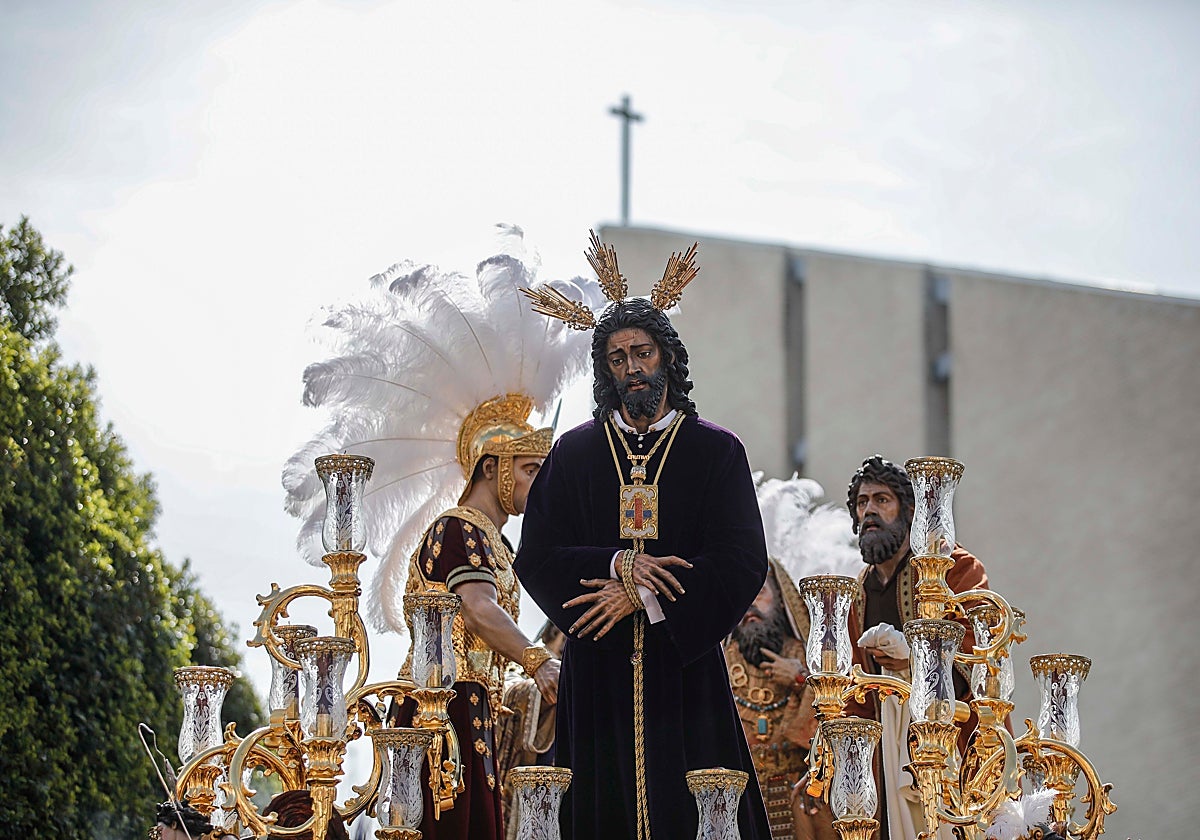 Nuestro Padre Jesús Cautivo y Rescatado, titular de la hermandad de San Pablo, el Lunes Santo en su paso