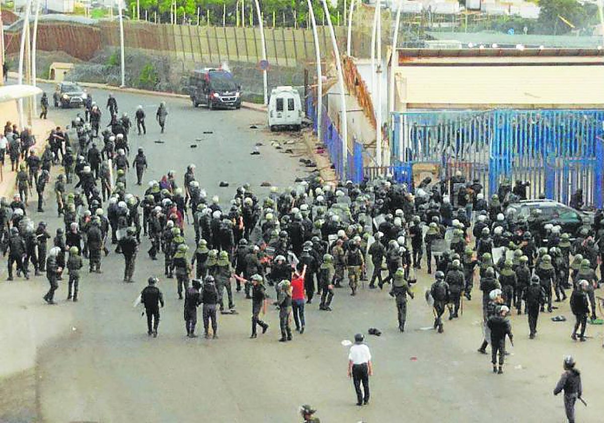 Foto tomada durante el asalto en Melilla el pasado junio