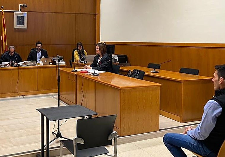 El acusado de lanzar tres cohetes al helicóptero de los Mossos: «Es una pirotecnia comercial que uso con mi hijo de seis años»