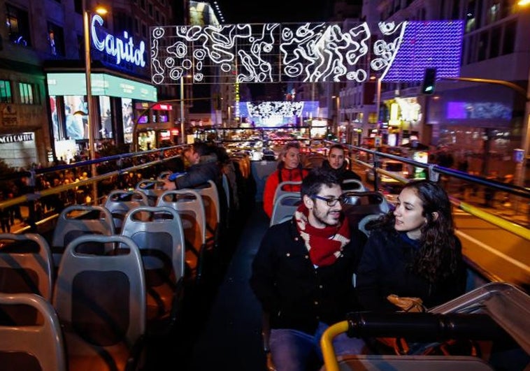 Vuelve el autobús de la Navidad a las calles de Madrid: recorrido, precio y dónde comprar las entradas