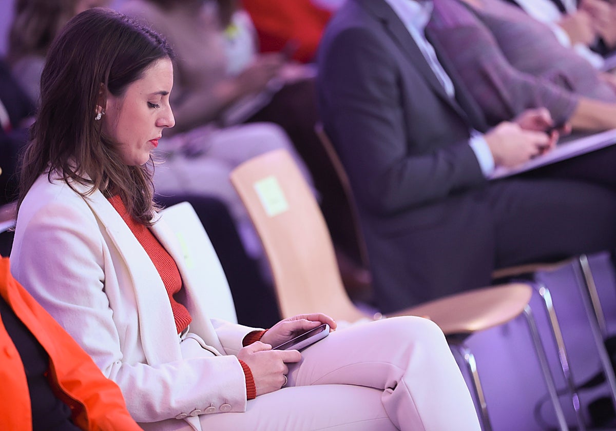 La crisis de la ley del 'sí es sí' alcanza al Gobierno: Sánchez protege a Irene Montero, pero Robles se subleva