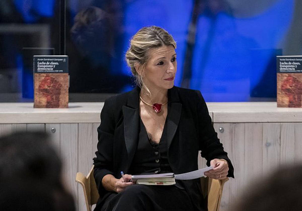 La vicepresidenta segunda y ministra de Trabajo y Economía Social, Yolanda Díaz, interviene en el acto de presentación del libro 'Lucha de clases, franquismo y democracia', del historiador y exportavoz de En Comú Podem en el Congreso Xavier Domènech, en el Espacio Ecco, a 16 de noviembre de 2022, en Madrid