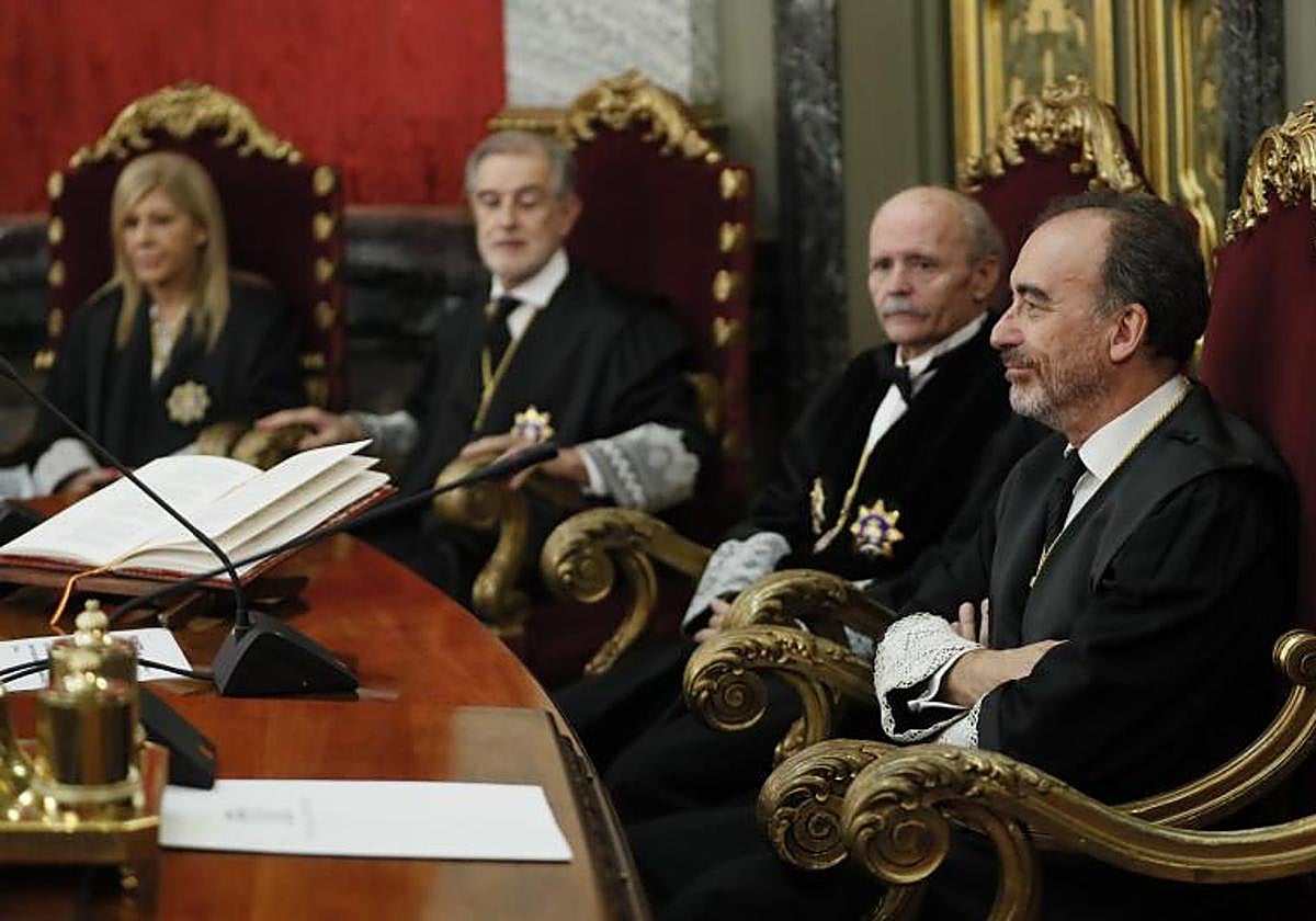 Manuel Marchena (en primer plano), presidente de la Sala de lo Penal del Supremo, en una imagen de archivo