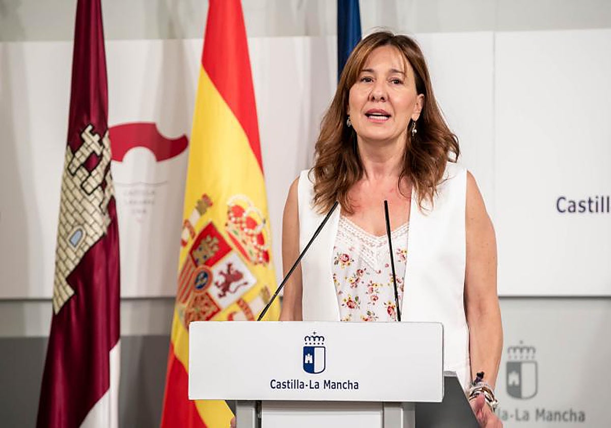 La responsable de Igualdad de Castilla-La Mancha se reunió con Montero para trasladarle su «preocupación» y ella le transmitió «tranquilidad»