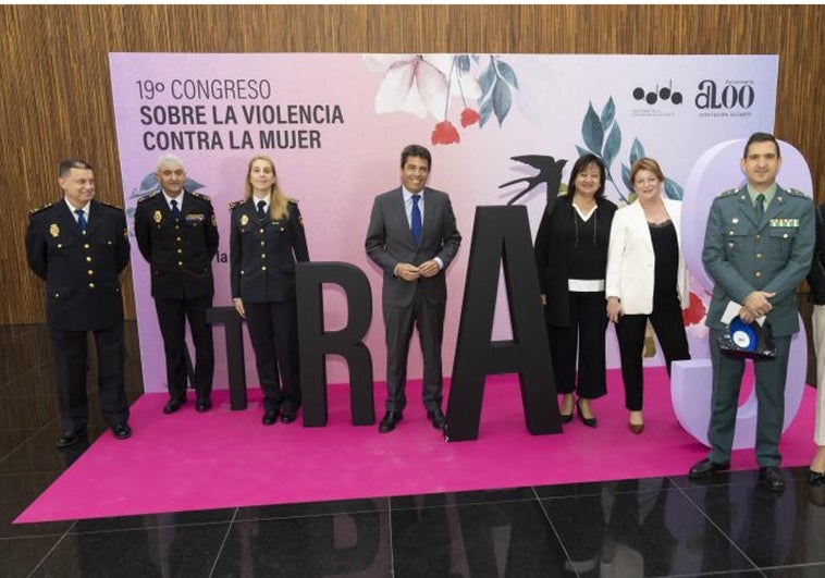 Mazón exige una rectificación inmediata de la 'ley del sí es sí' en la apertura del Congreso sobre la Violencia contra la Mujer