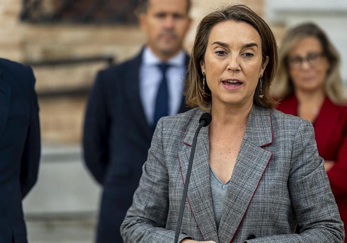 La secretaria general del PP, Cuca Gamarra, durante una rueda de prensa en Toledo