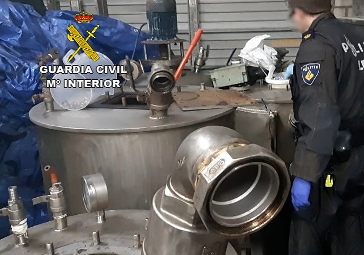 Uno de los registros durante la operación de la Guardia Civil y la Policía de los Países Bajos.