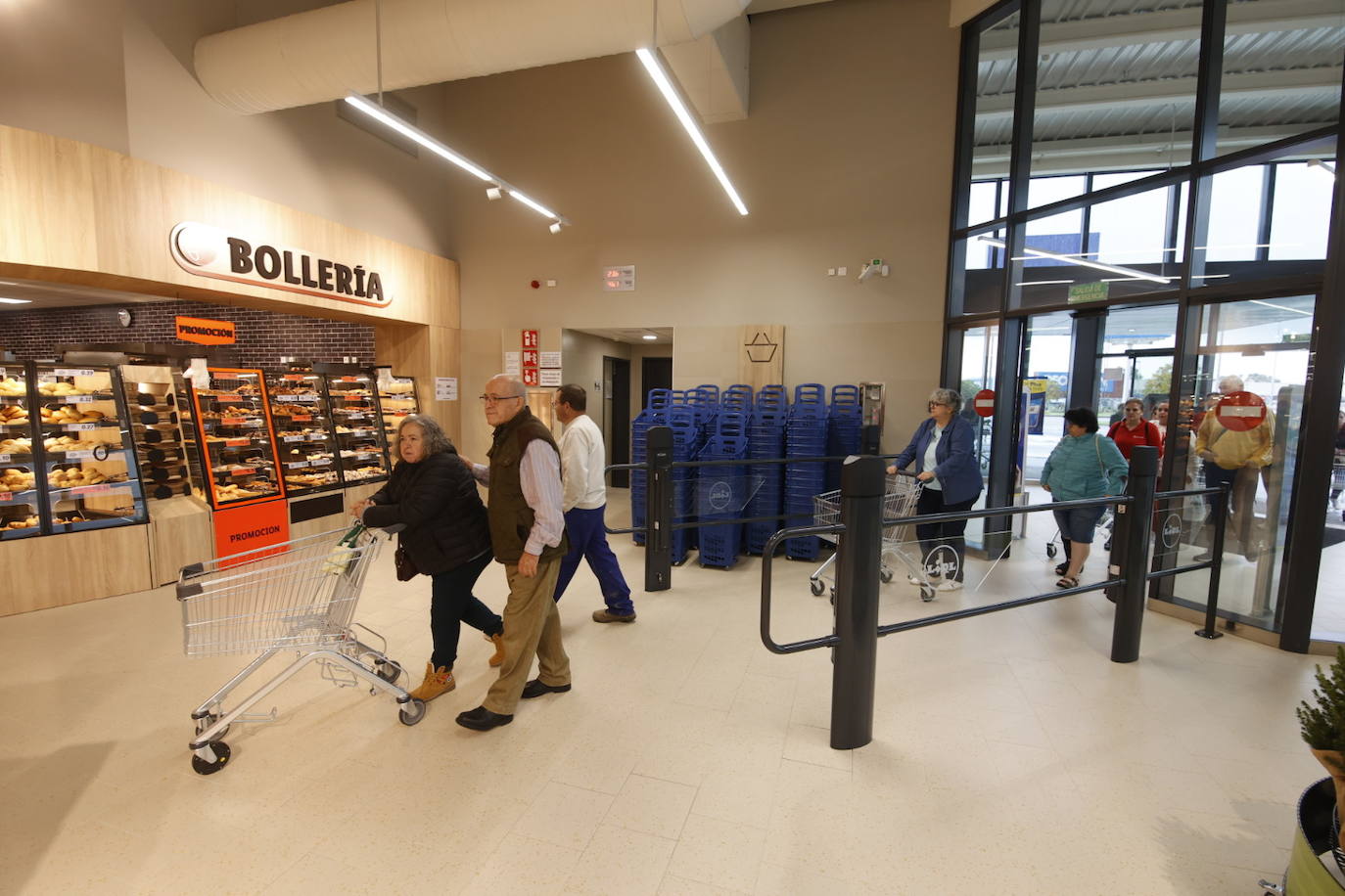 La inauguración del nuevo Lidl de la carretera de Palma del Río, en imágenes