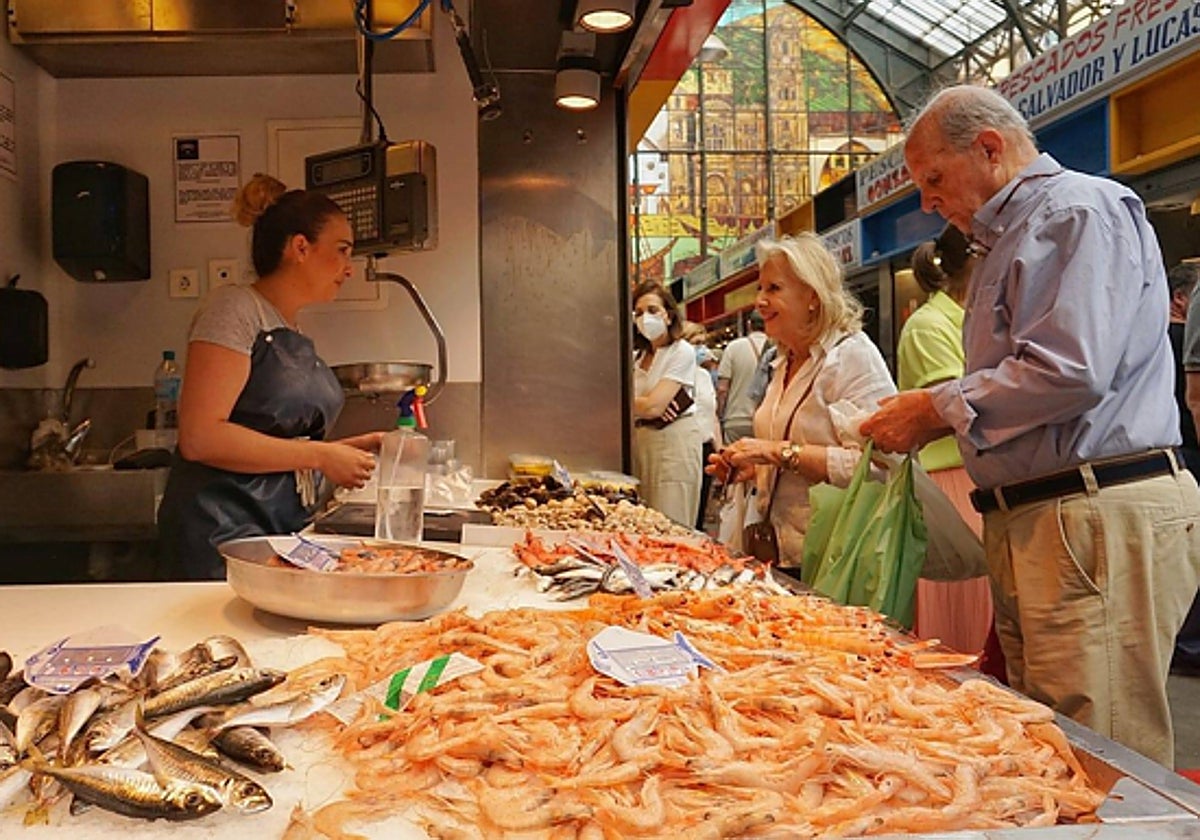 Puesto de pescado en el Mercado de Atarazanas de Málaga