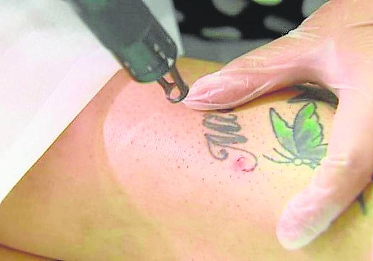 El acusado agredió sexualmente de varias clientas que había ido a hacerse un tatuaje