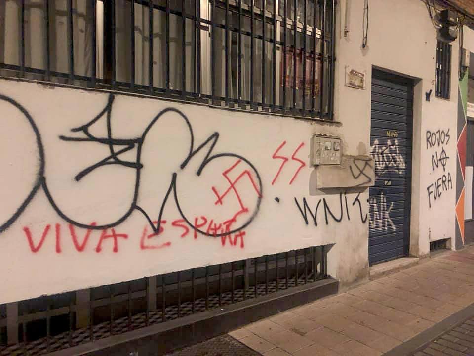 Impiden al autor de las pintadas nazis en el Ateneo Republicano de Valladolid ejercer la docencia durante tres años