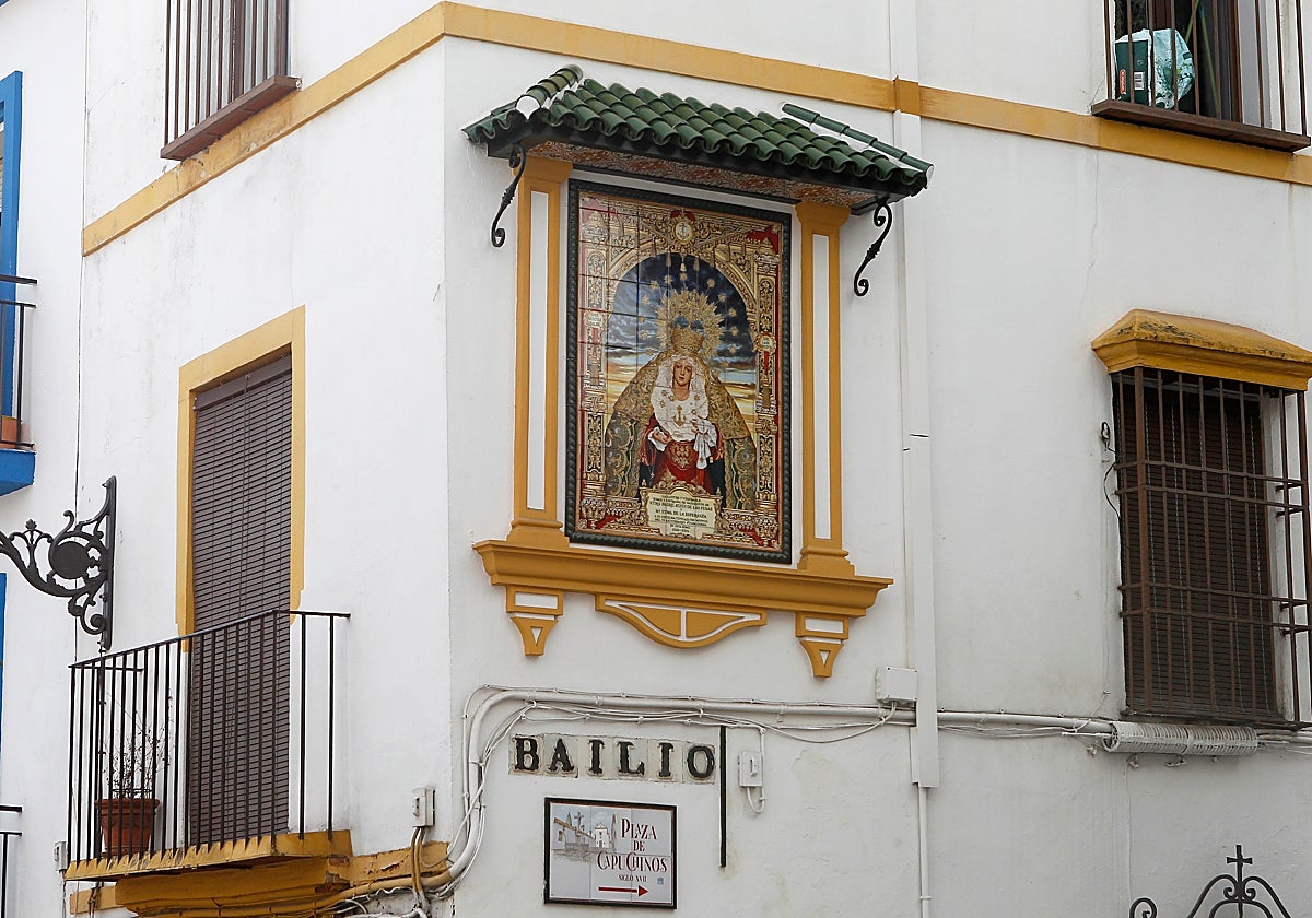 Azulejo de María Santísima de la Esperanza en la Cuesta del Bailío