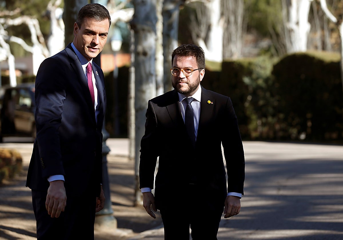 El jefe del Ejecutivo, Pedro Sánchez, y el presidente autonómico catalán, Pere Aragonès, en una imagen de archivo
