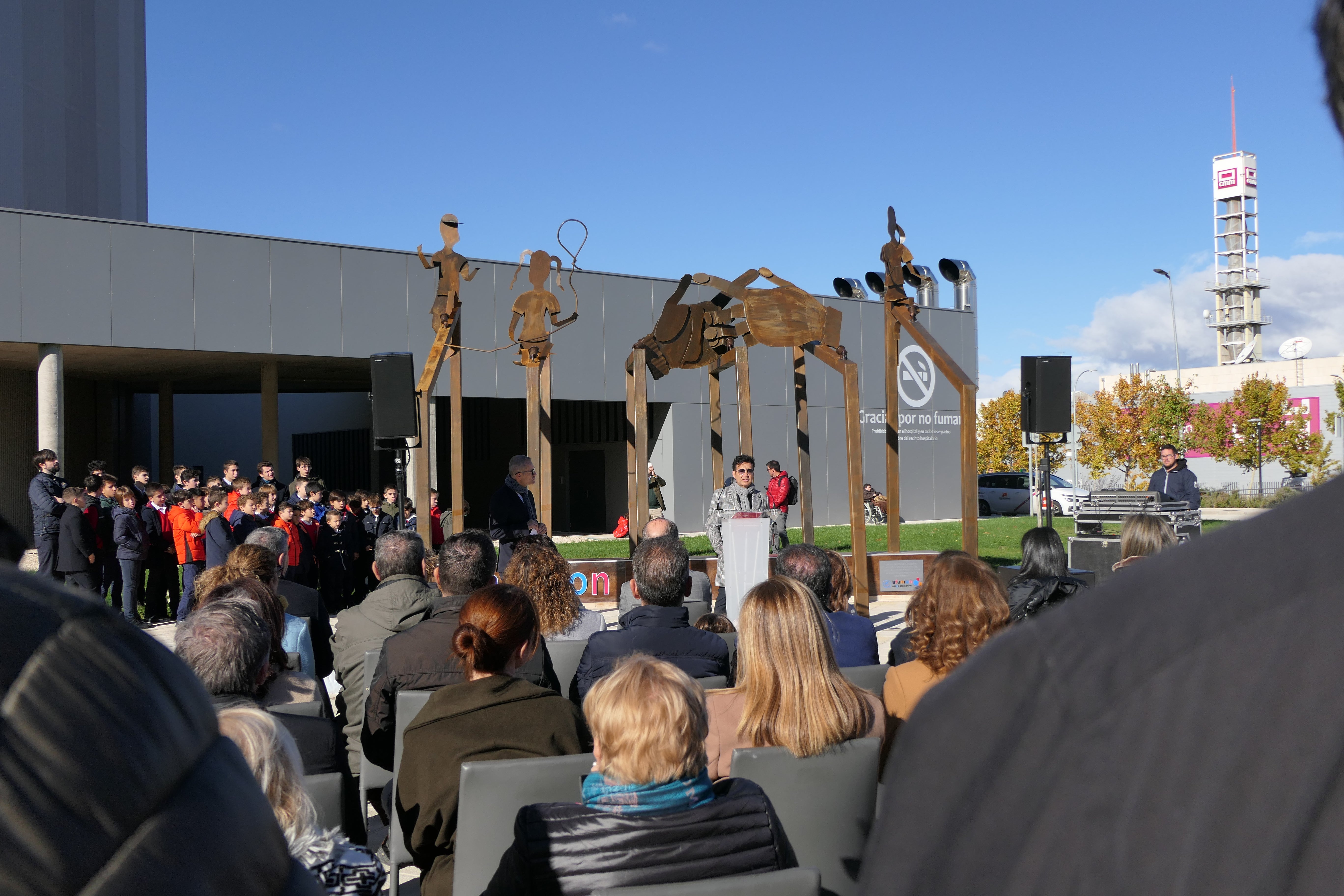 &#039;Frente a la Marea&#039;, escultura en homenaje a los niños y adolescentes fallecidos por cáncer