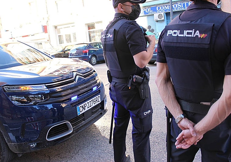 Detienen a un joven de 26 años por grabar a una mujer desde la ventana de un aseo en Valencia