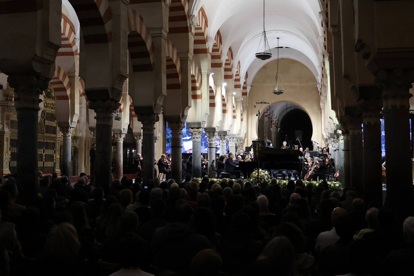 El sublime concierto de Josu de Solaun y la Orquesta de Córdoba, en imágenes