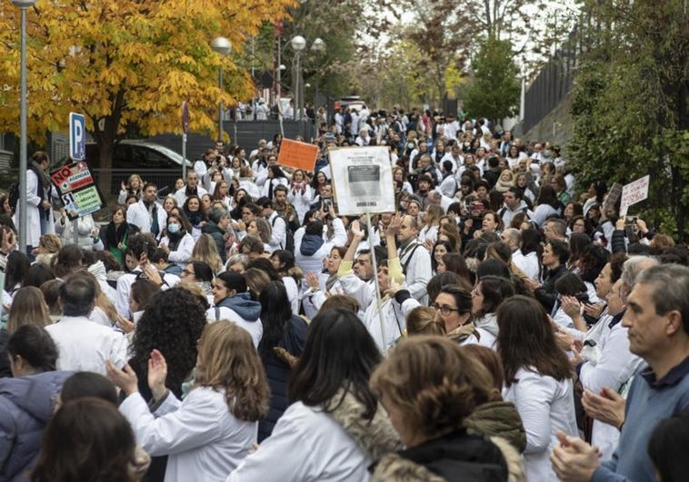 Los médicos mantienen la 'huelga de los 10 minutos' y hoy vuelven a negociar con la Consejería de Sanidad