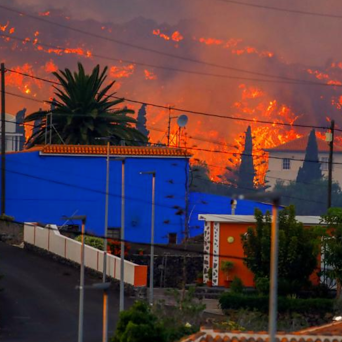 14 meses después, afectados del volcán viviendo en caravanas por lentitud burocrática: «No nos lo podíamos creer»