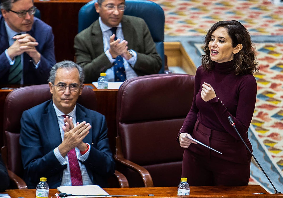 La presidenta madrileña, Isabel Díaz Ayuso, junto al portavoz del Gobierno regional, Enrique Ossorio