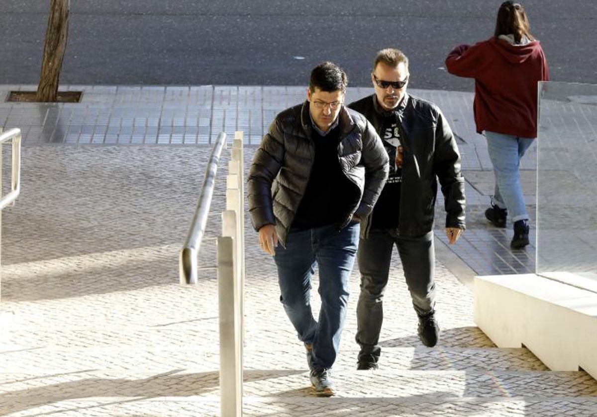 Jesús León a la salida de los juzgados de Córdoba