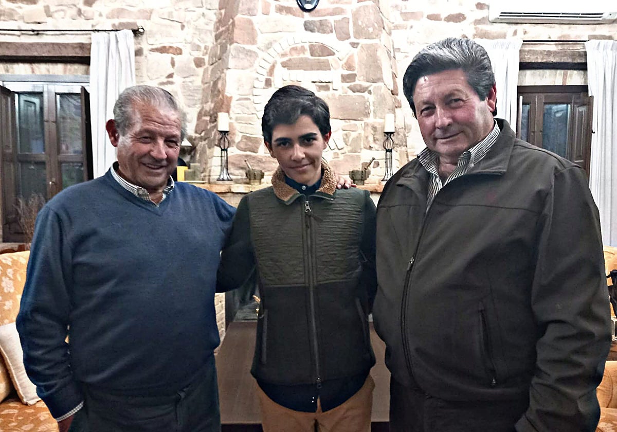 Ruiz Palomares y Collado escoltan a Manuel Román en la finca El Cotillo, en Jaén
