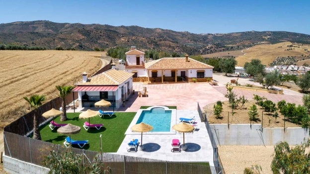 Zona exterior de la casa rural Tajo de Gómer