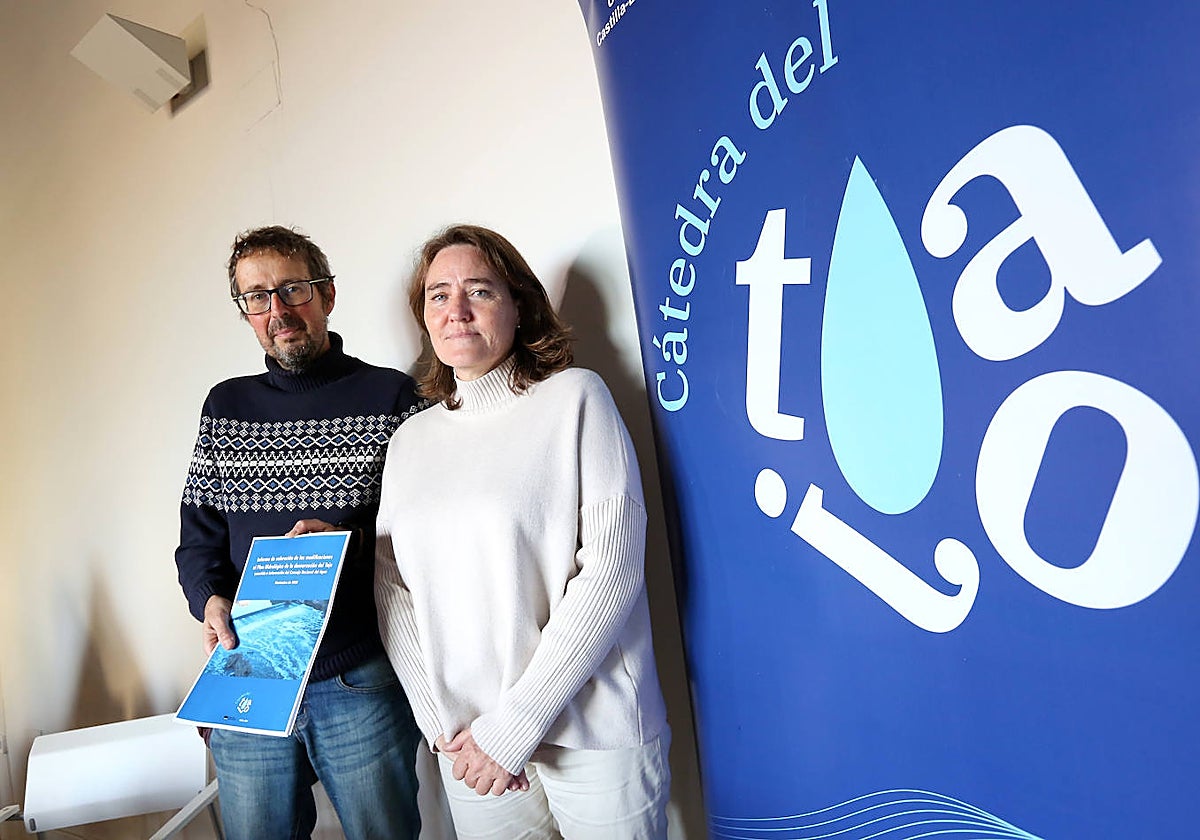 Beatriz Larraz y Raúl Urquiaga, en la rueda de Prensa