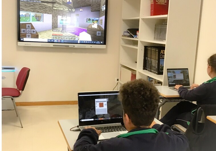 ELIS Villamartín muestra en SIMO los beneficios del uso de videojuegos como Minecraft en sus aulas