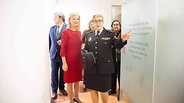 Imagen de la consellera de Justicia, Gabriela Bravo, este miércoles durant ela inauguración de la Oficina de Denuncias y Asistencia a las Víctimas de Violencia de Género de Alicante