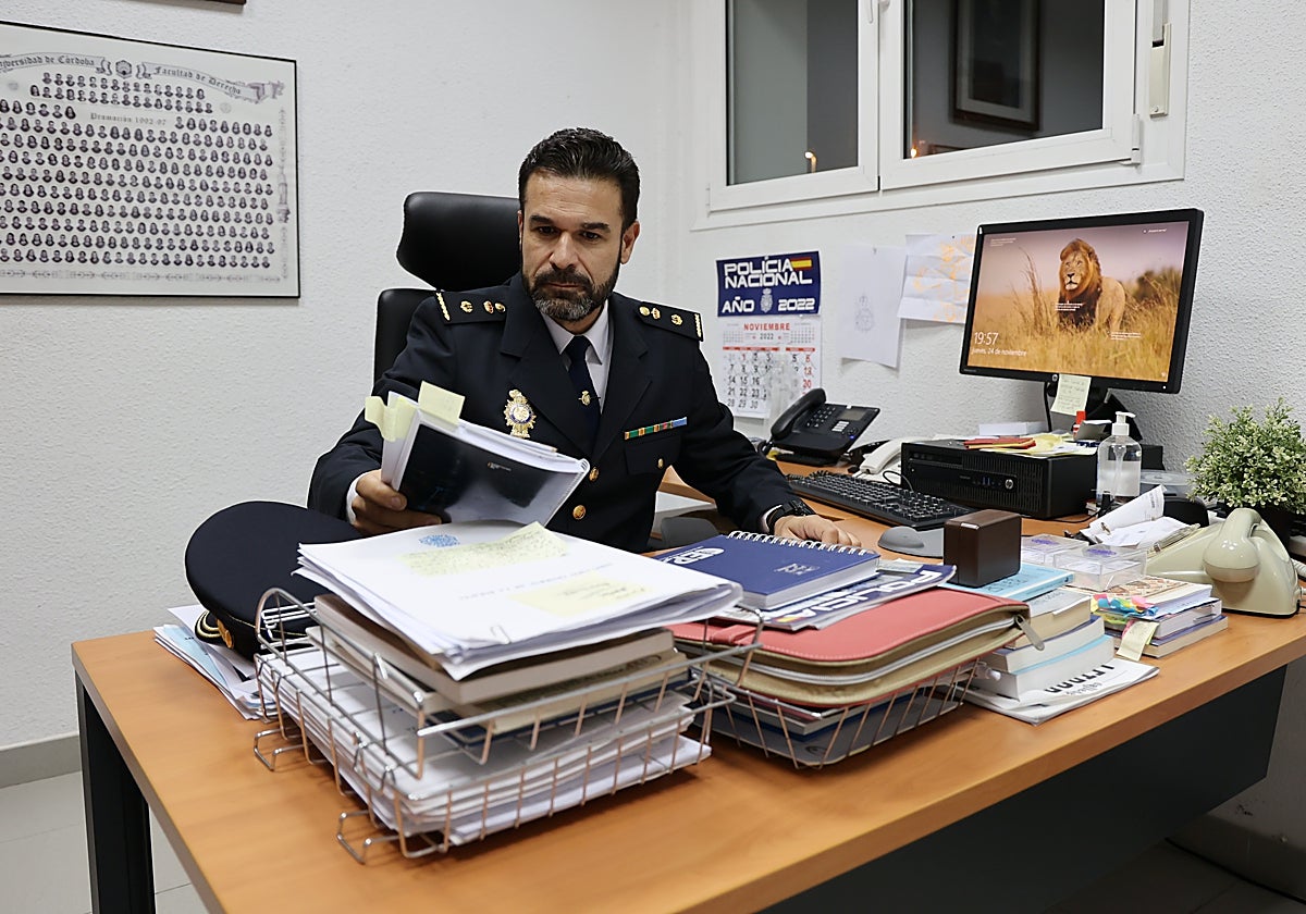 Jorge Barrios, jefe de la UFAM, en su despacho