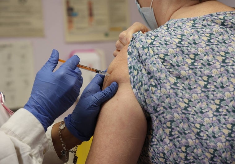 El pico de la gripe 'pilla' sin vacunar a cuatro de cada diez mayores de 60 años en Castilla y León