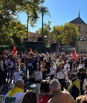 Imagen secundaria 2 - La Marea Blanca contra la política sanitaria de la Junta solo moviliza a 4.000 personas en Sevilla