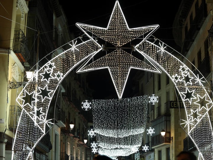 Toledo da la bienvenida a Navidad con el encendido del alumbrado