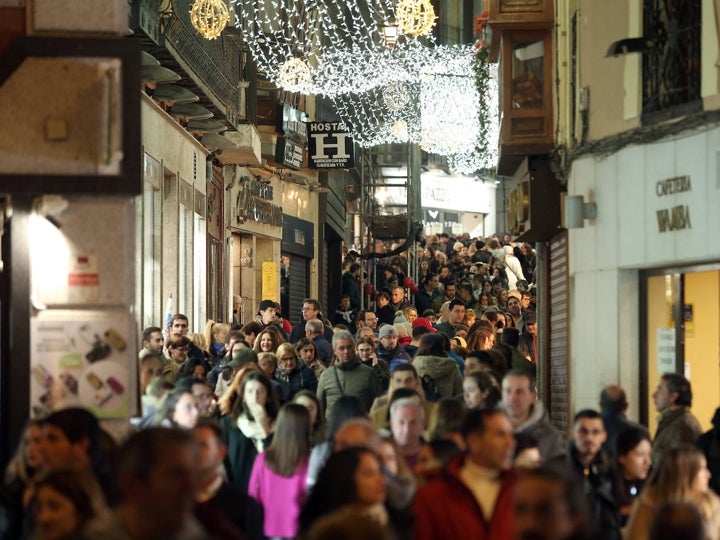 Toledo da la bienvenida a Navidad con el encendido del alumbrado