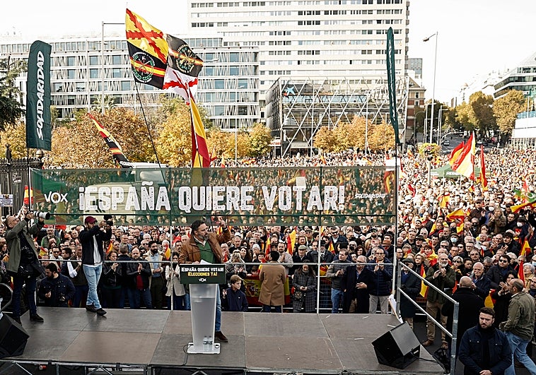Abascal acusa a Sánchez de «gobernar contra los españoles» y le compara con Hugo Chávez
