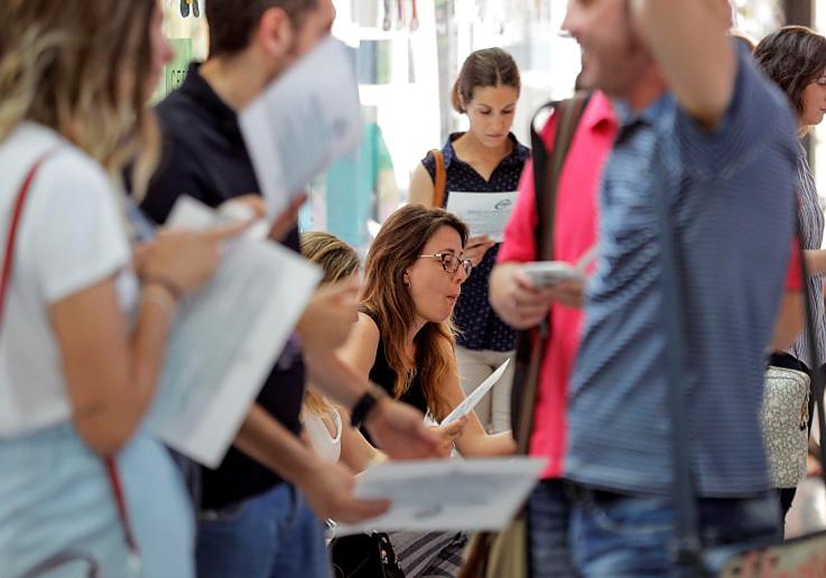 Imagen de recurso tomada durante un examen de unas oposiciones en Valencia