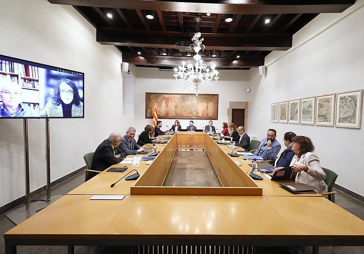 Reunión extraordinaria del Govern catalán, celebrada en la sede del Institut d'Estudis Catalans, hoy