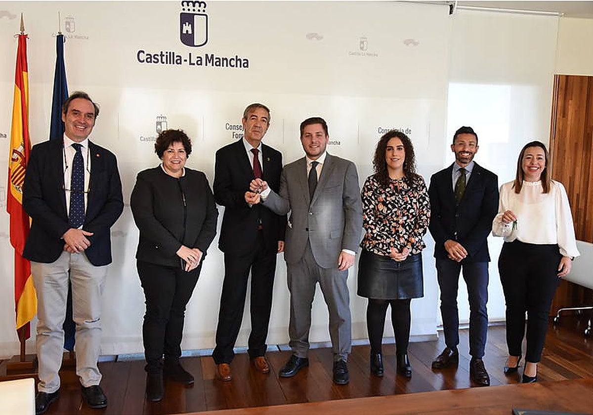 Firma del convenio entre el Gobierno regional y Cáritas Diocesana de Toledo