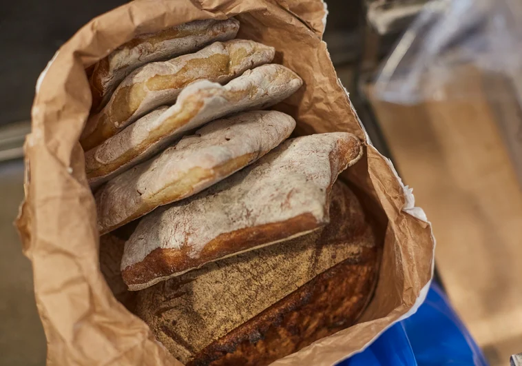 «Se buscan maestro pastelero y dependientas», la oferta  de un panadero que discrimina por sexo y que le ha costado 7.500 euros
