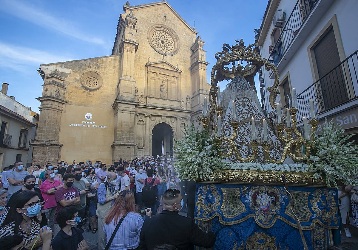 Procesión de la Virgen del Socoro ante la basílica de San Pedro
