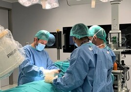 El hospital Quirónsalud Córdoba interviene lesiones espinales desde el abdomen