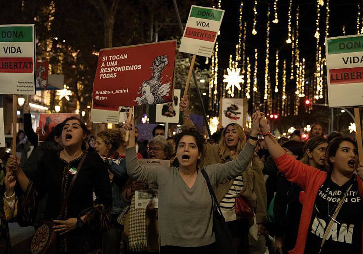 Marcha en Barcelona contra las violencias machistas el 25-N de 2022