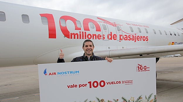 José Carlos Castilla, pasajero 100 millones de Air Nostrum