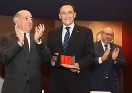 La Medalla de Oro de las Universidades a Gómez Vilamandos en Córdoba, en imágenes