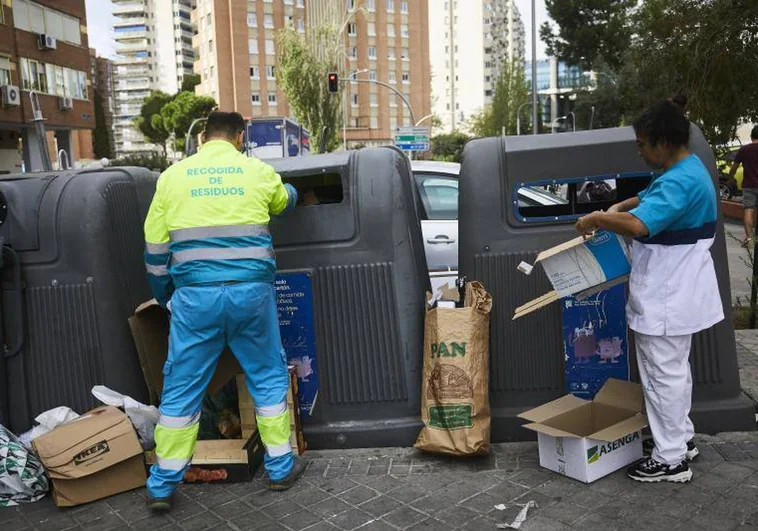 El sobrellenado de contenedores de obra se multará con 1.500 euros en Madrid
