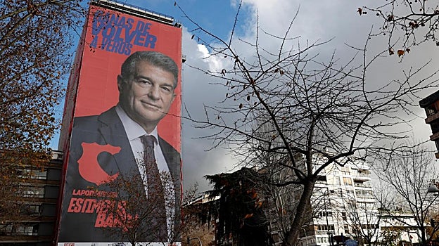 La pancarta que desplegó Larporta en 2020 junto al Santiago Bernabéu