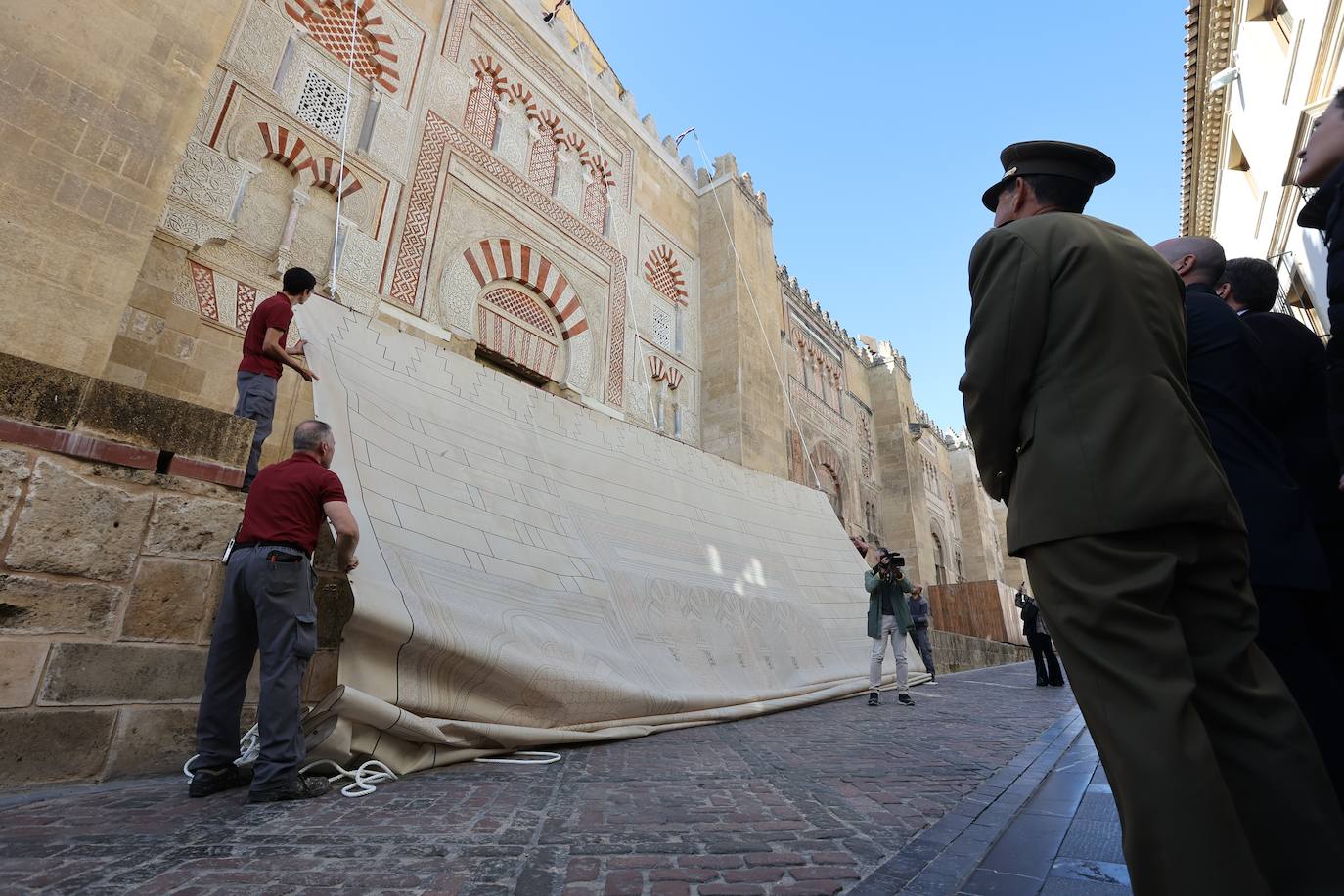 El esplendor de la portada de la Concepción de la Mezquita-Catedral de Córdoba, en imágenes