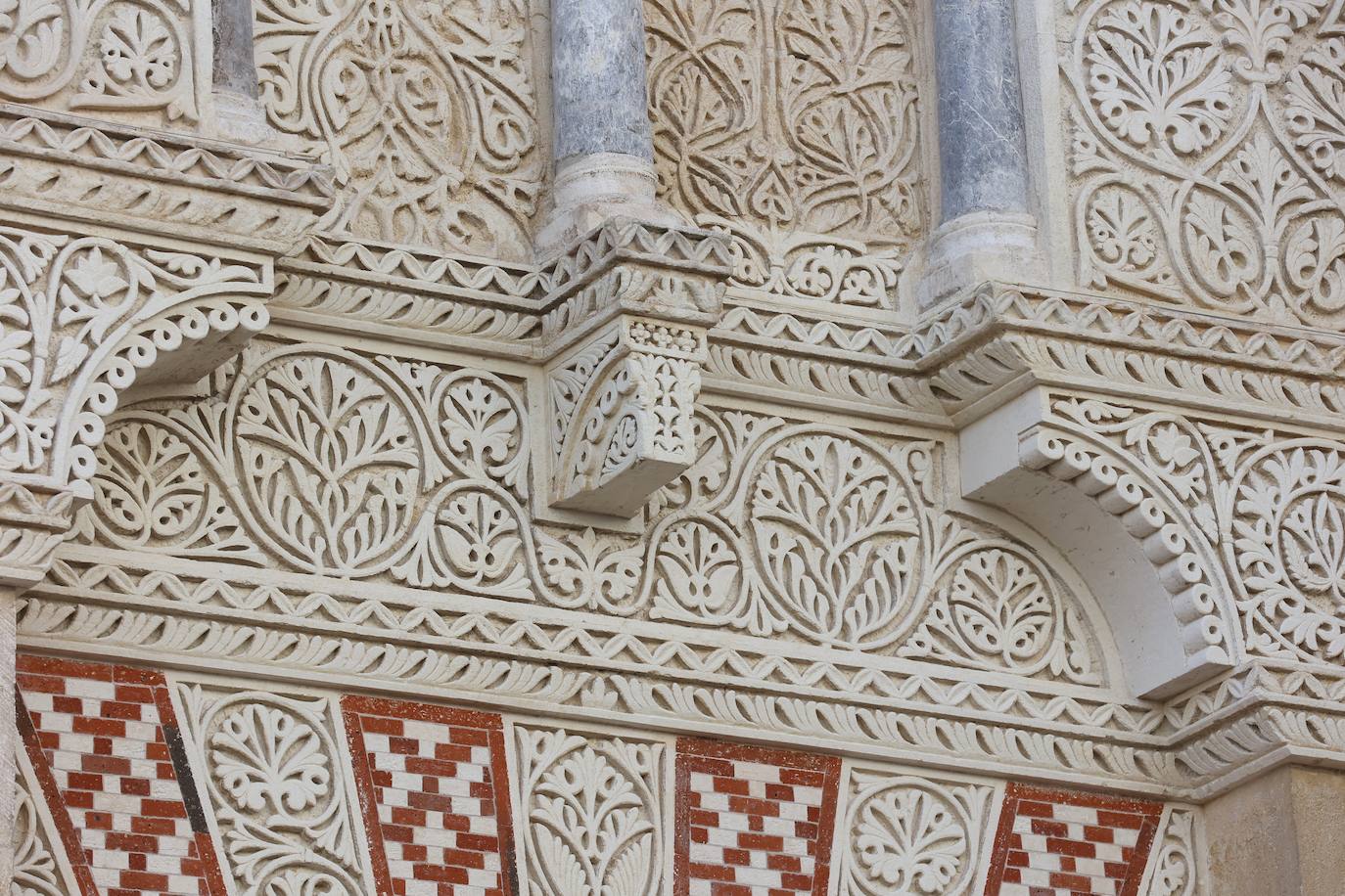 El esplendor de la portada de la Concepción de la Mezquita-Catedral de Córdoba, en imágenes