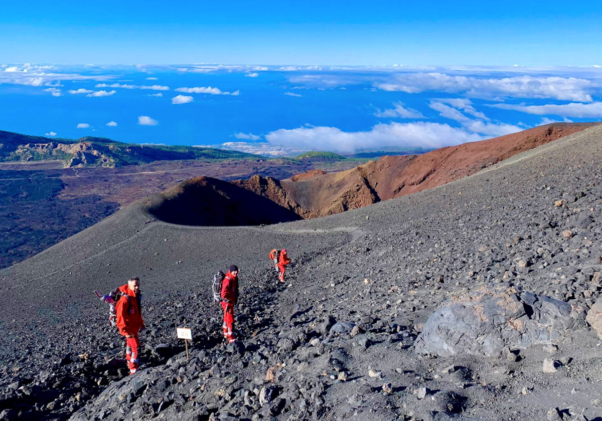 Rescate a pie del cráter en el volcán más grande de España